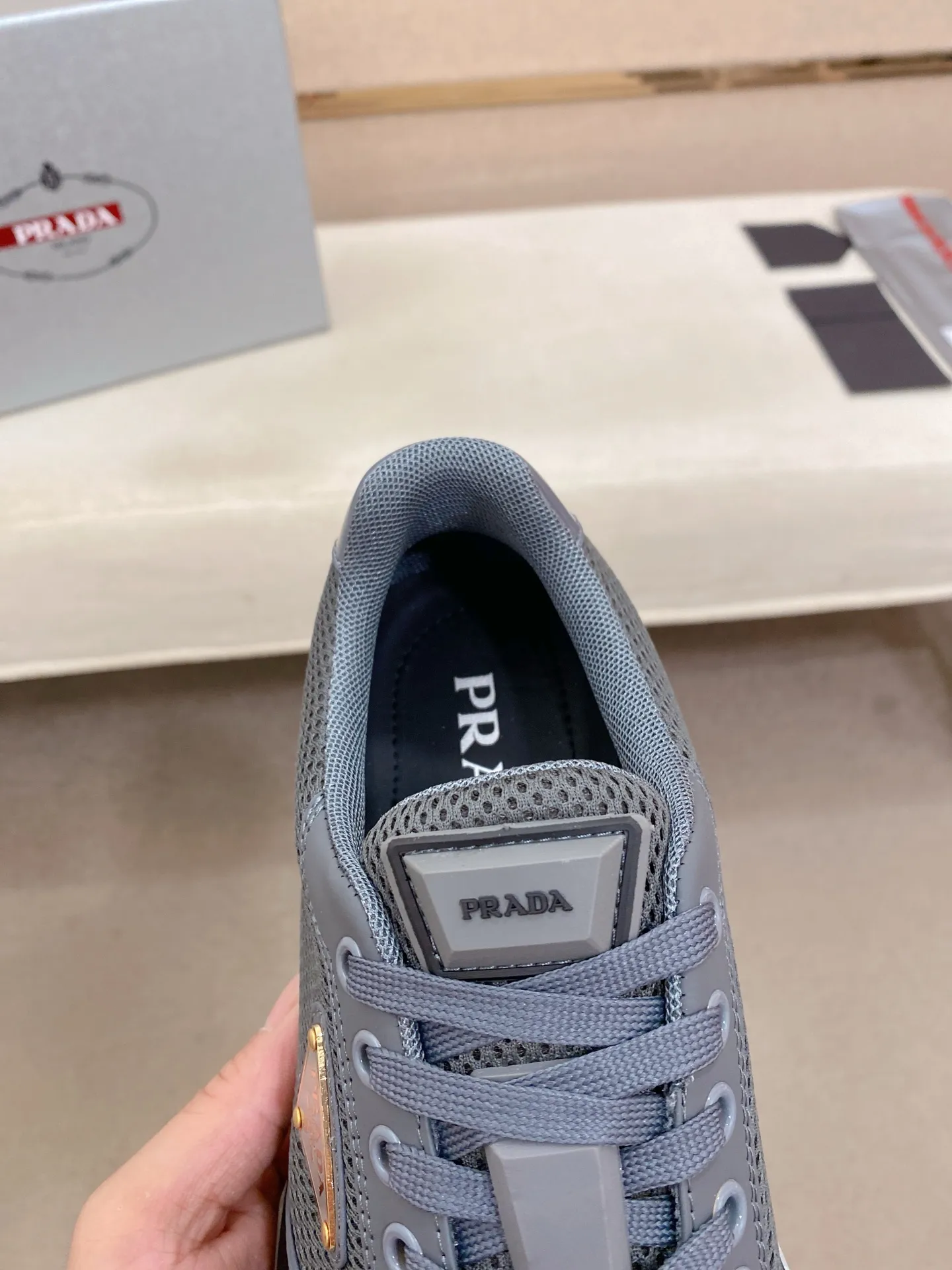 Factory price 660💰 ✔️✔️✔️High version High-quality new PRADA (Prada) counters are on the market at the same time, new men's shoes, 😘fabrics imported first-layer cowhide and mesh fabrics, purely handmade. Lining: Full cowhide lining. 👍🏿 High-end ☄️ air-cushion molded anti-slip rubber outsole, exquisite lines, simple and elegant, comfortable and high-end for leisure travel. Code number: 38 to 45